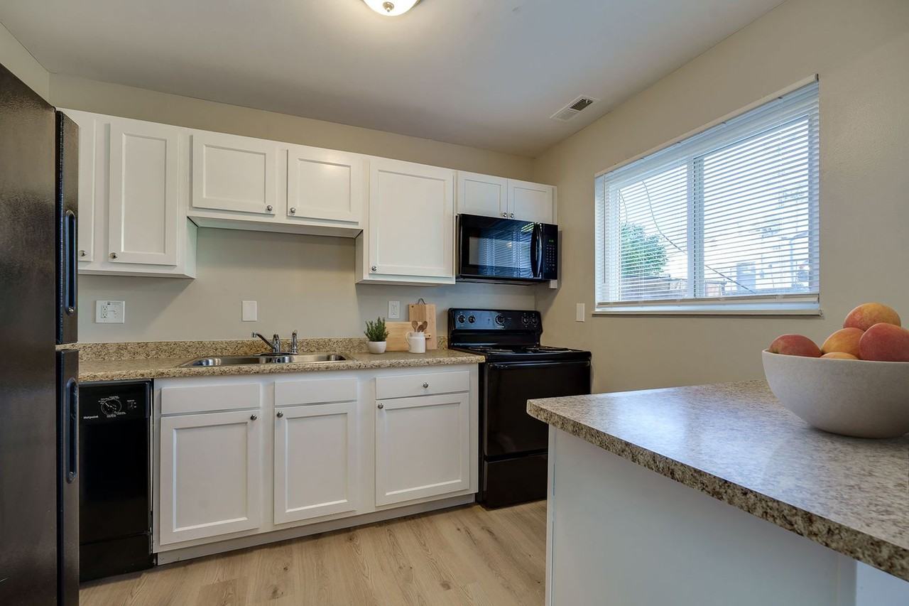 Woodmere Apartments - Photo 5 of 40