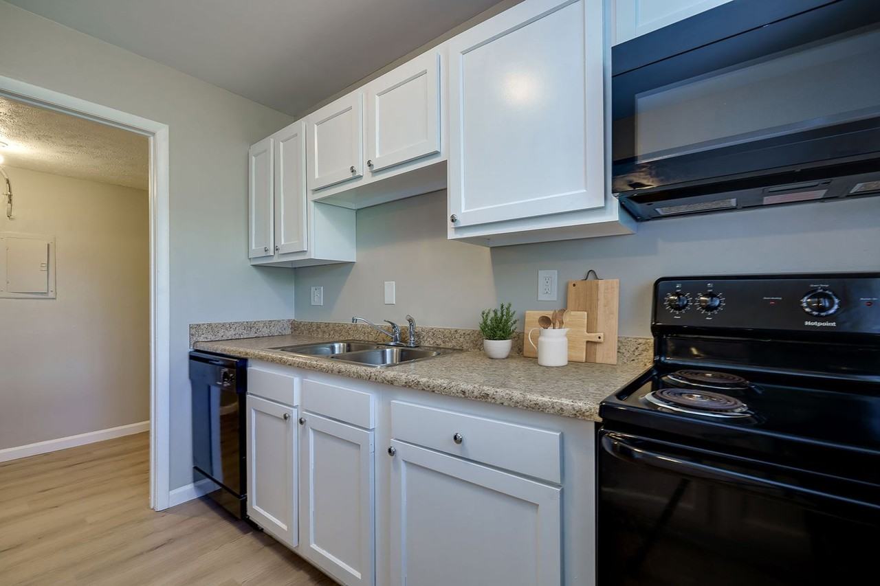 Woodmere Apartments - Photo 6 of 40