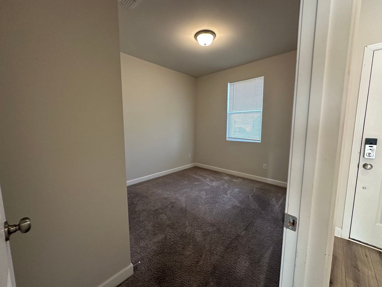 319 Canonbury Way - Photo 3 of 39