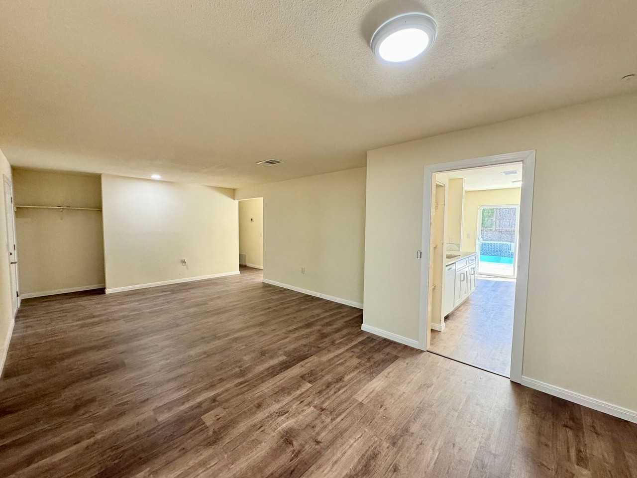 5806 Misty Gln - Photo 5 of 31