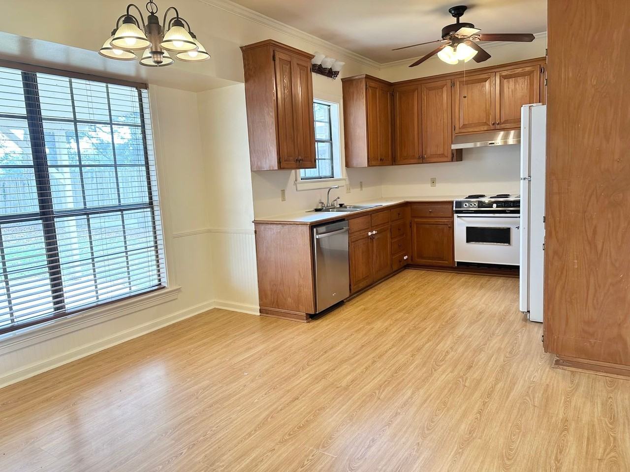 3554 Cedar St - Photo 4 of 24