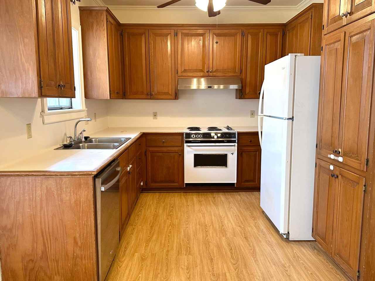 3554 Cedar St - Photo 5 of 24