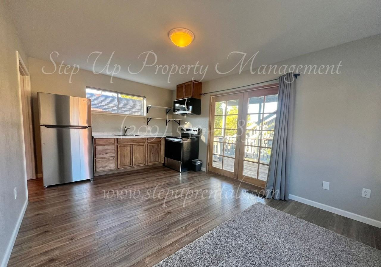 18769 Carter St - Photo 2 of 12