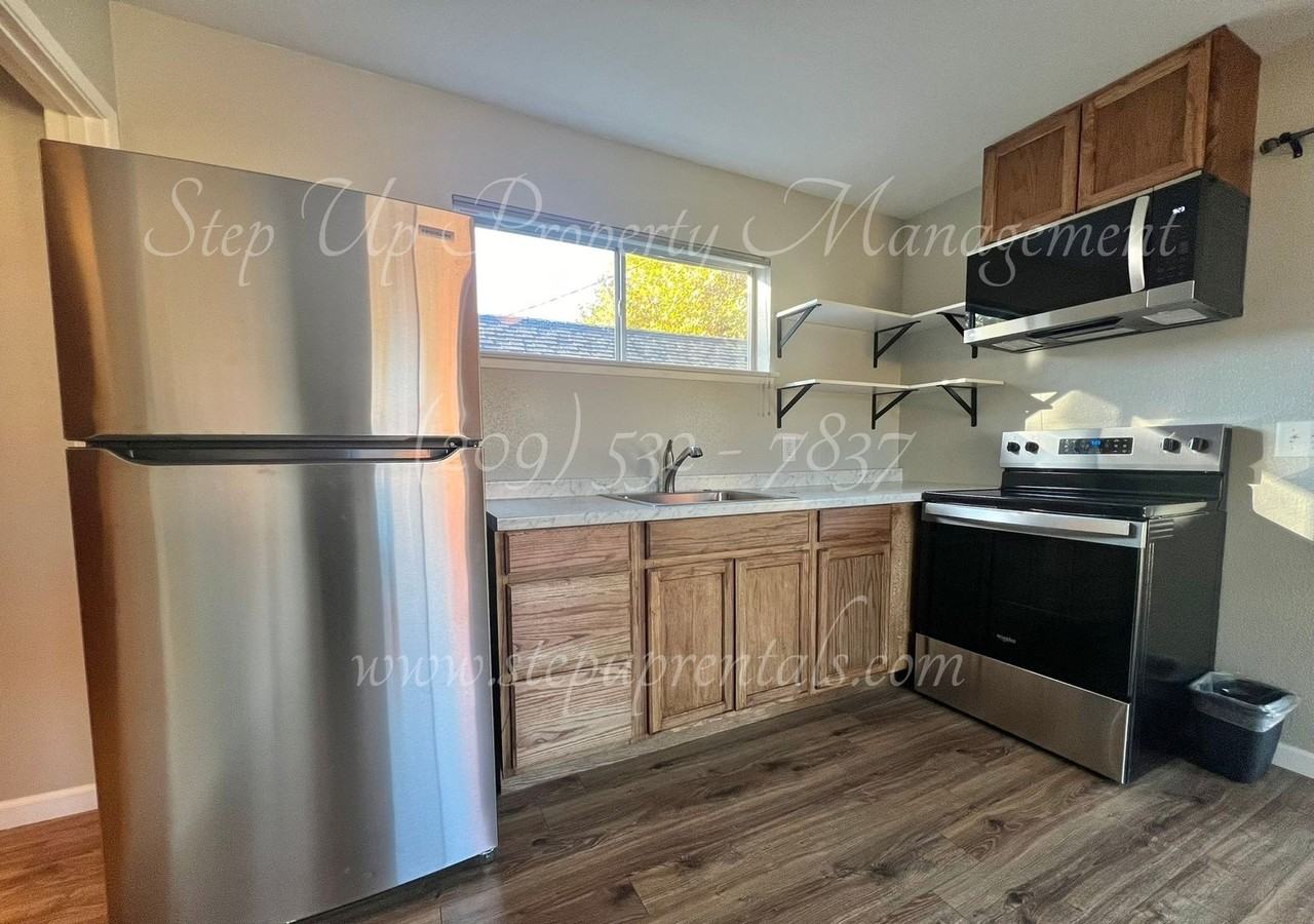 18769 Carter St - Photo 4 of 12