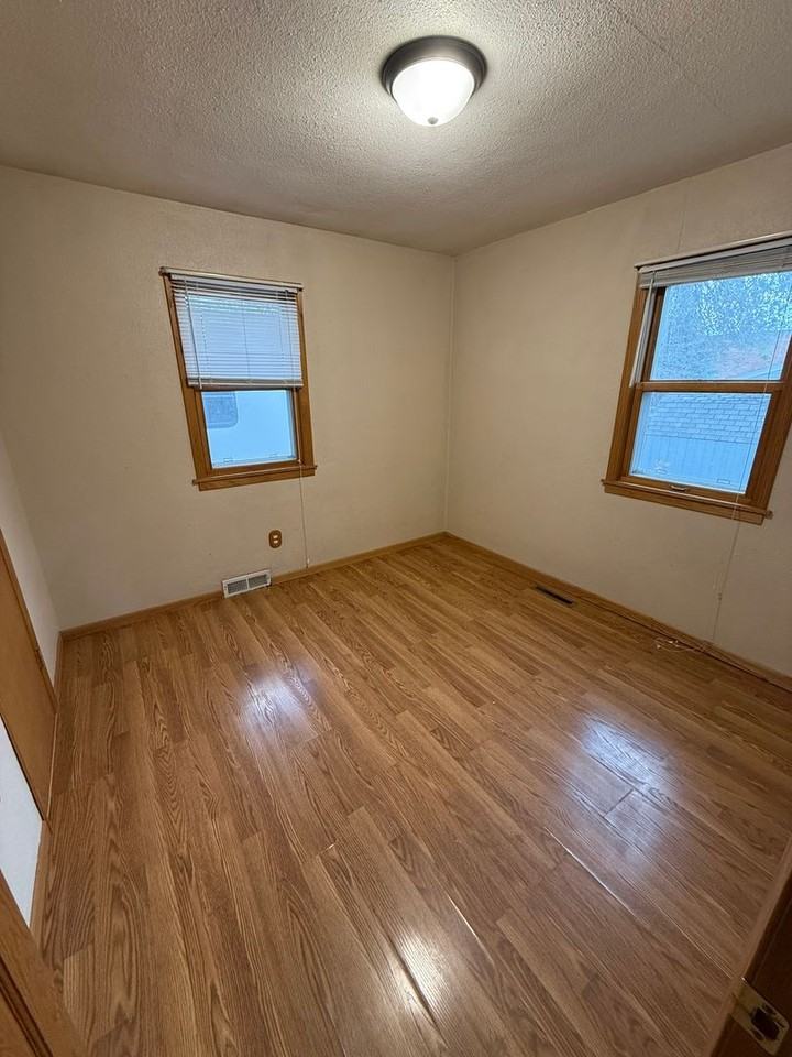 1001 11th St Se - Photo 3 of 28