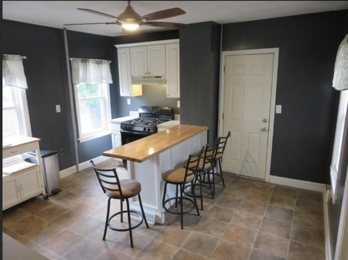 1113 Church Ave - Photo 3 of 9