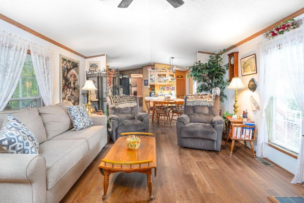 21 Violet Dr - Photo 5 of 24