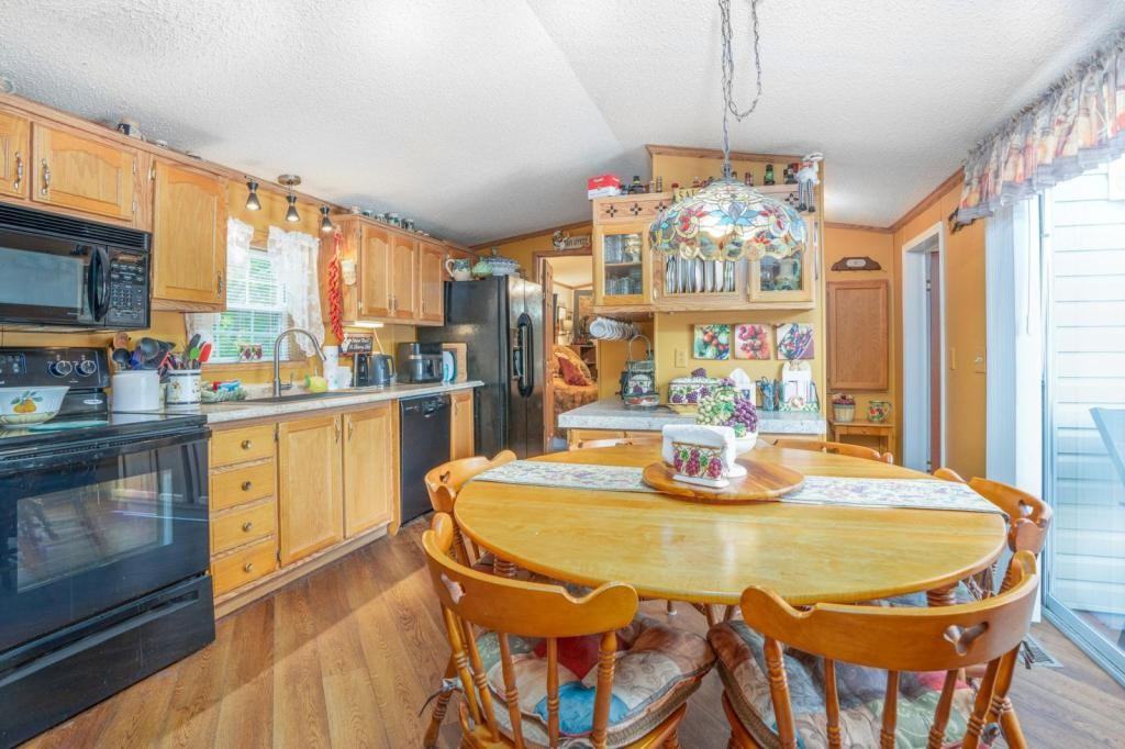 21 Violet Dr - Photo 7 of 24