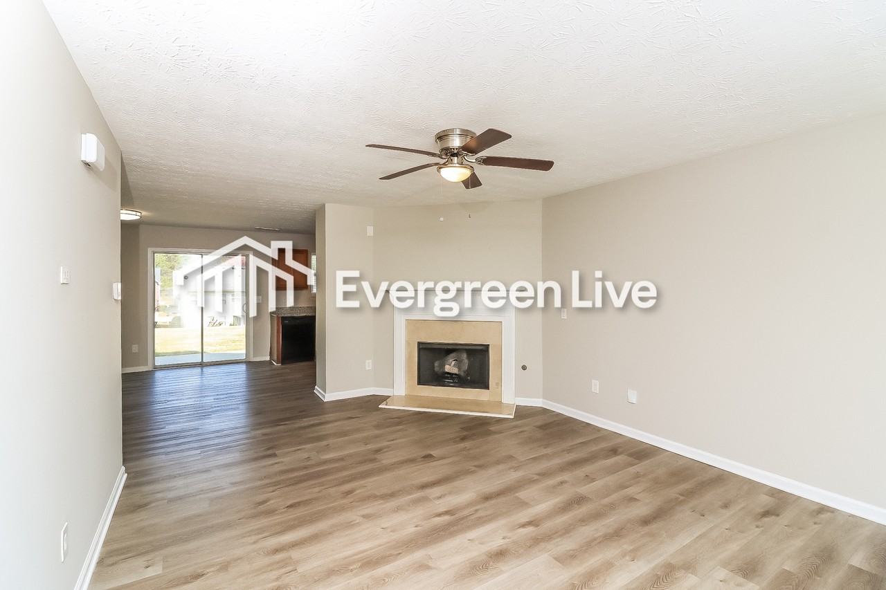 9484 Lakeview Rd - Photo 4 of 14