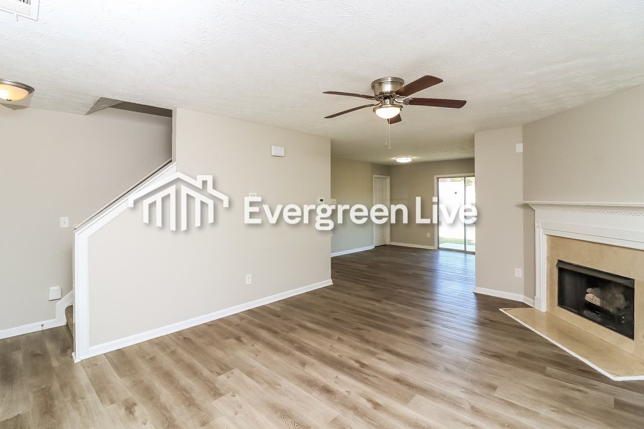 9484 Lakeview Rd - Photo 3 of 14