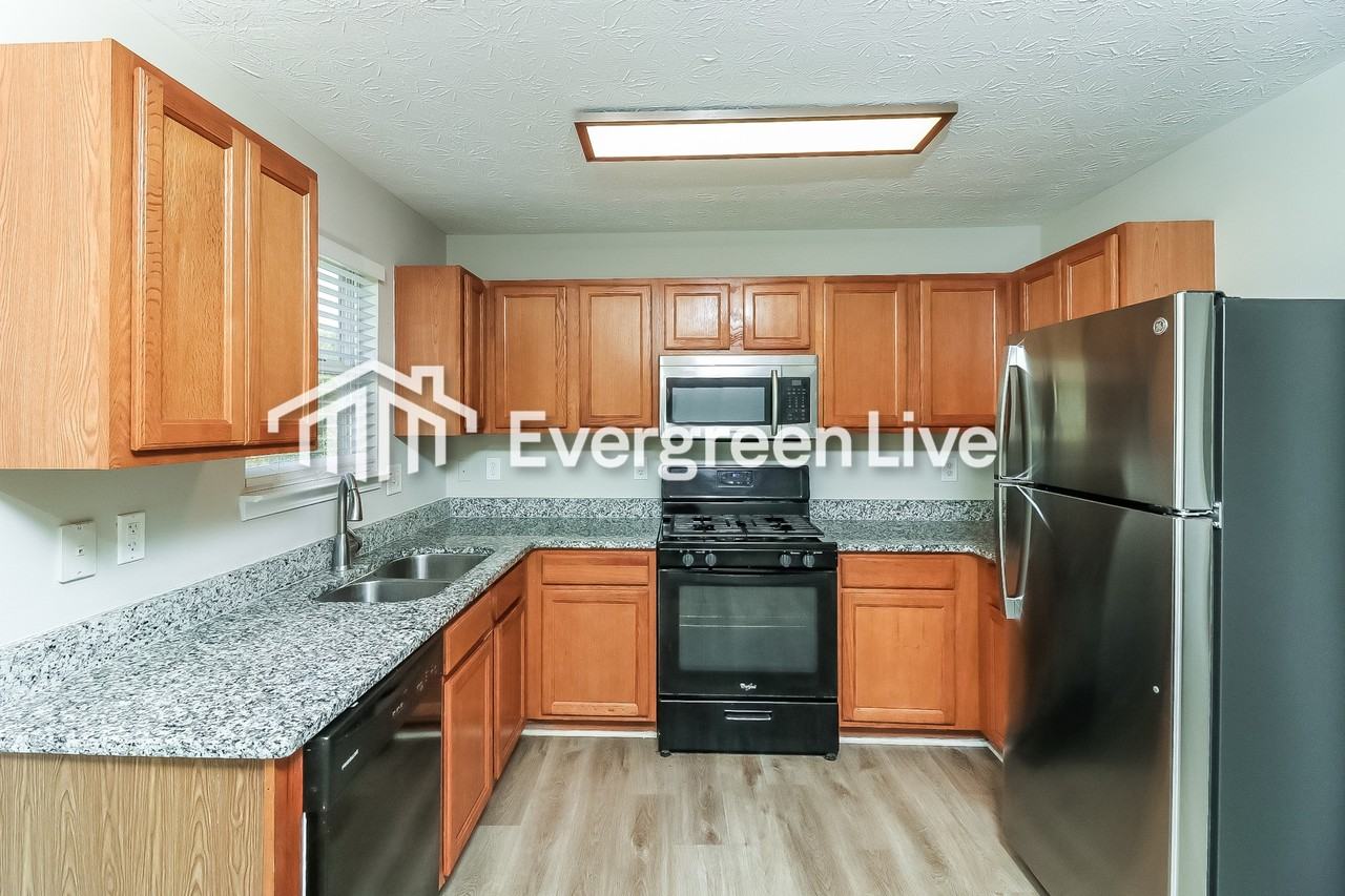 9484 Lakeview Rd - Photo 6 of 14