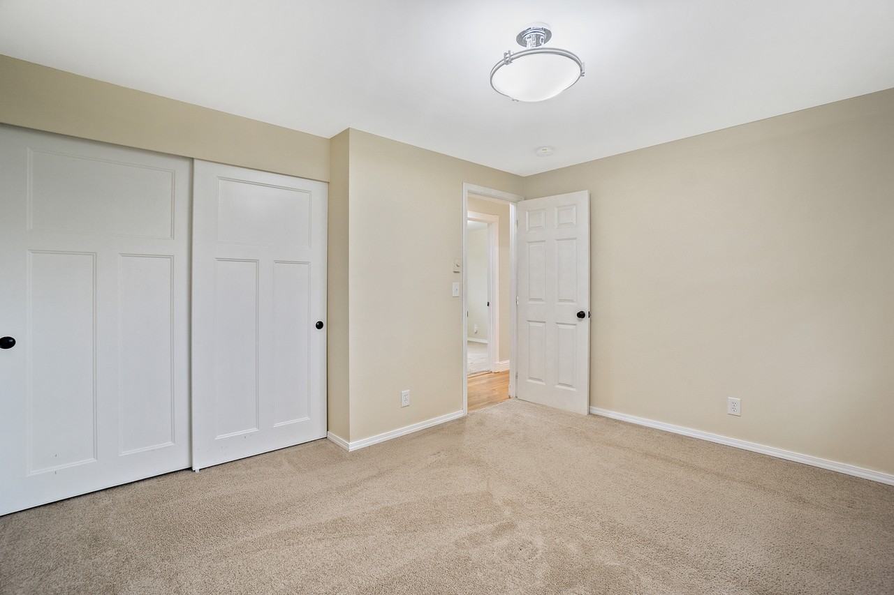 7318 125th Ave Se - Photo 3 of 20