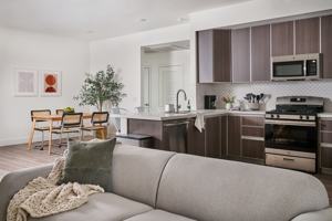 featured image of 418 N Norton Ave
