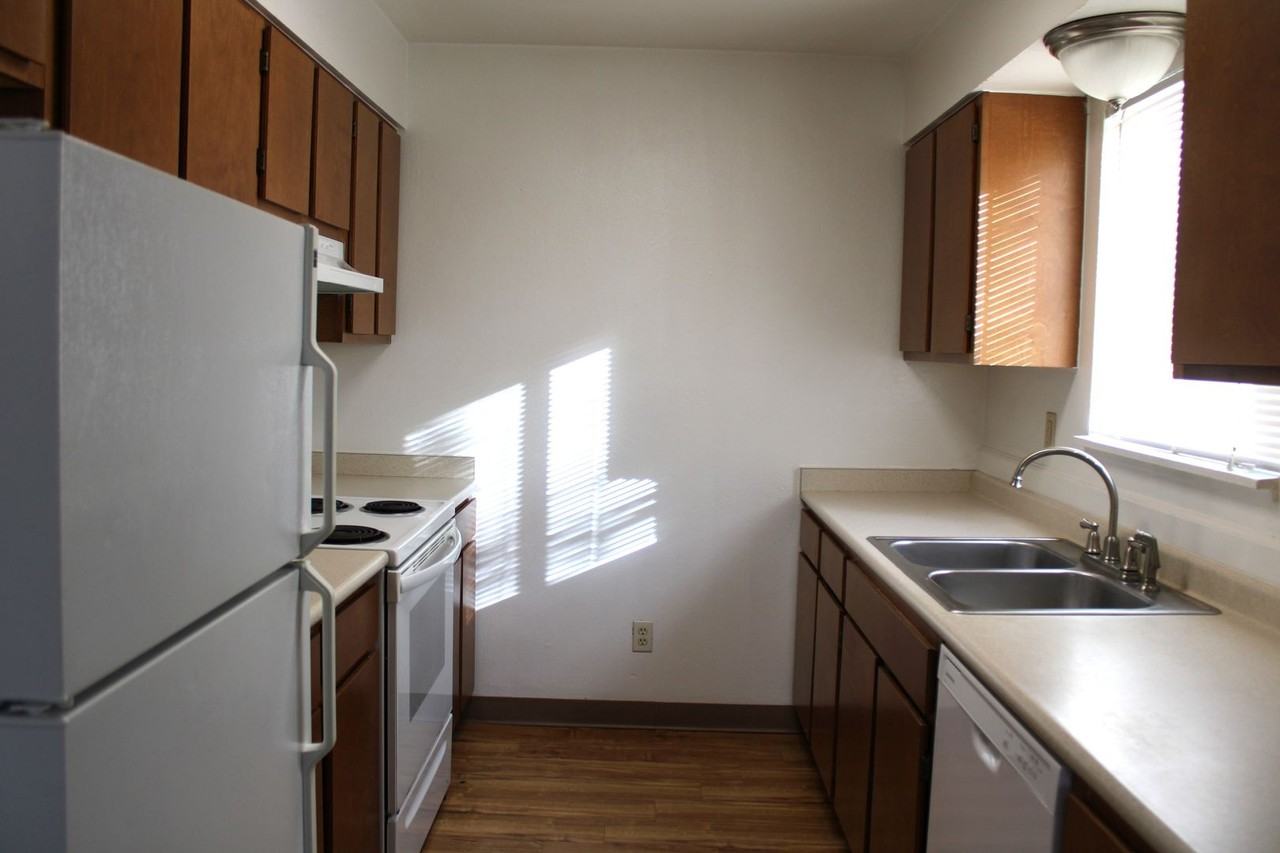 1709 Erin Court-TERMINATED - Photo 2 of 8