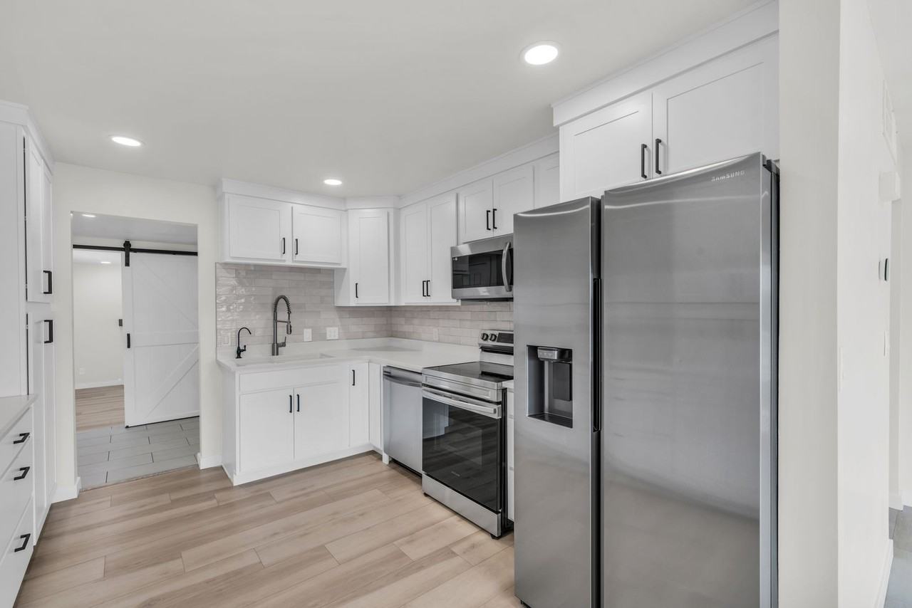 453 E 200 S - Photo 6 of 26