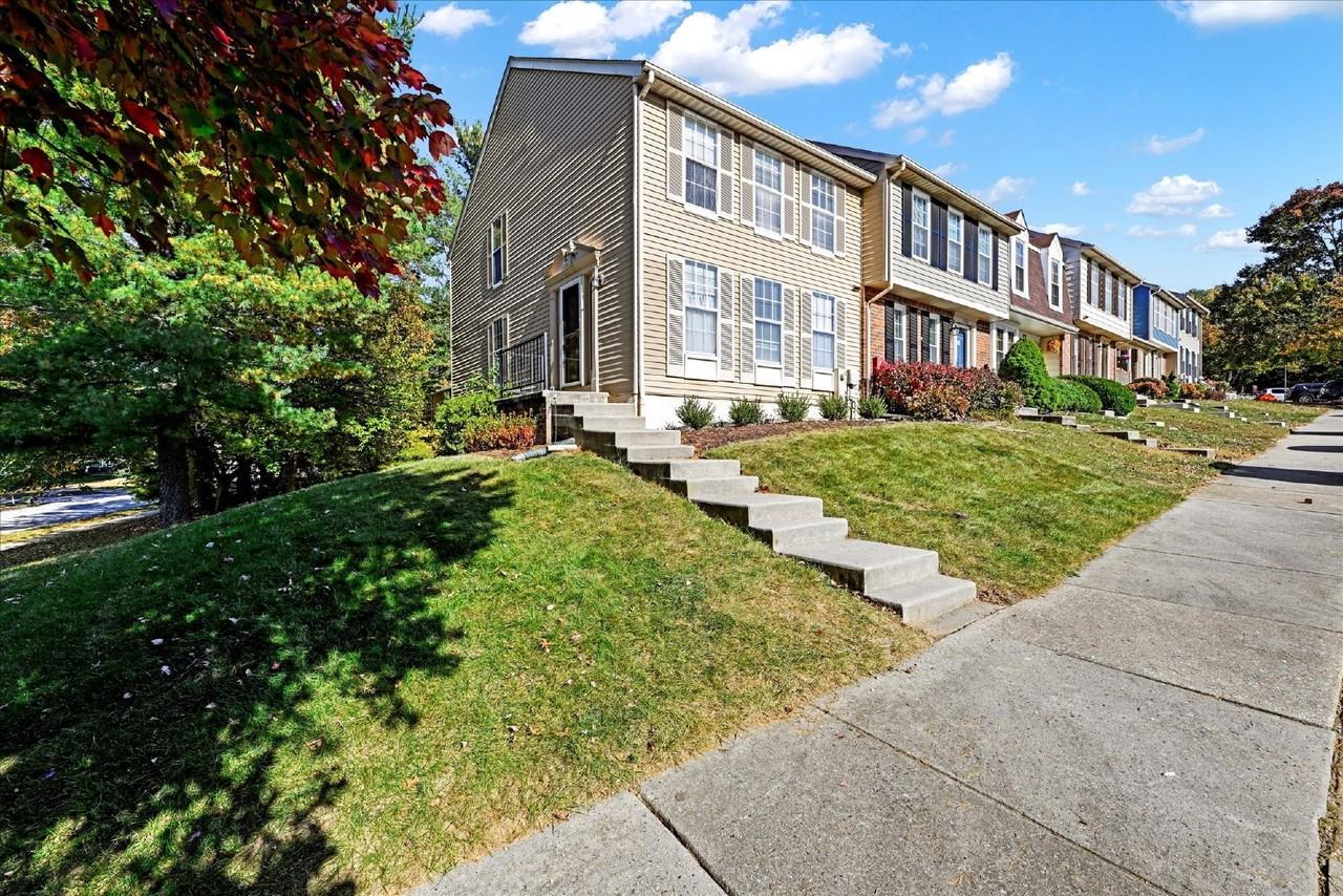 1128 Oakwood Ln - Photo 2 of 30