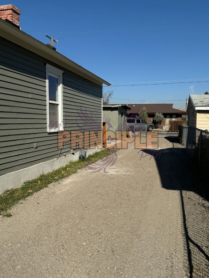 1155 Sampson St - Photo 2 of 12