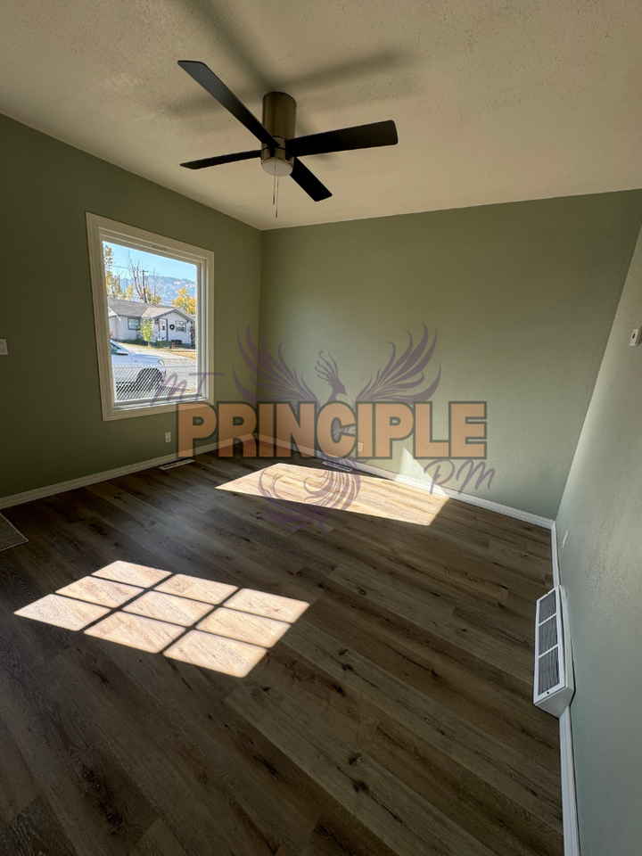 1155 Sampson St - Photo 5 of 12