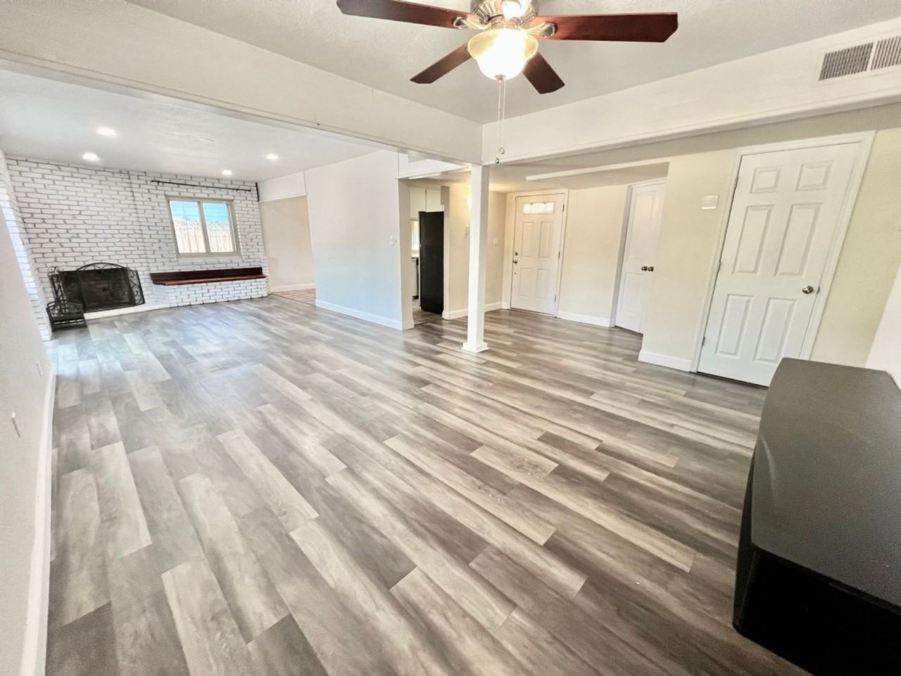3813 E Donner Ave - Photo 2 of 13