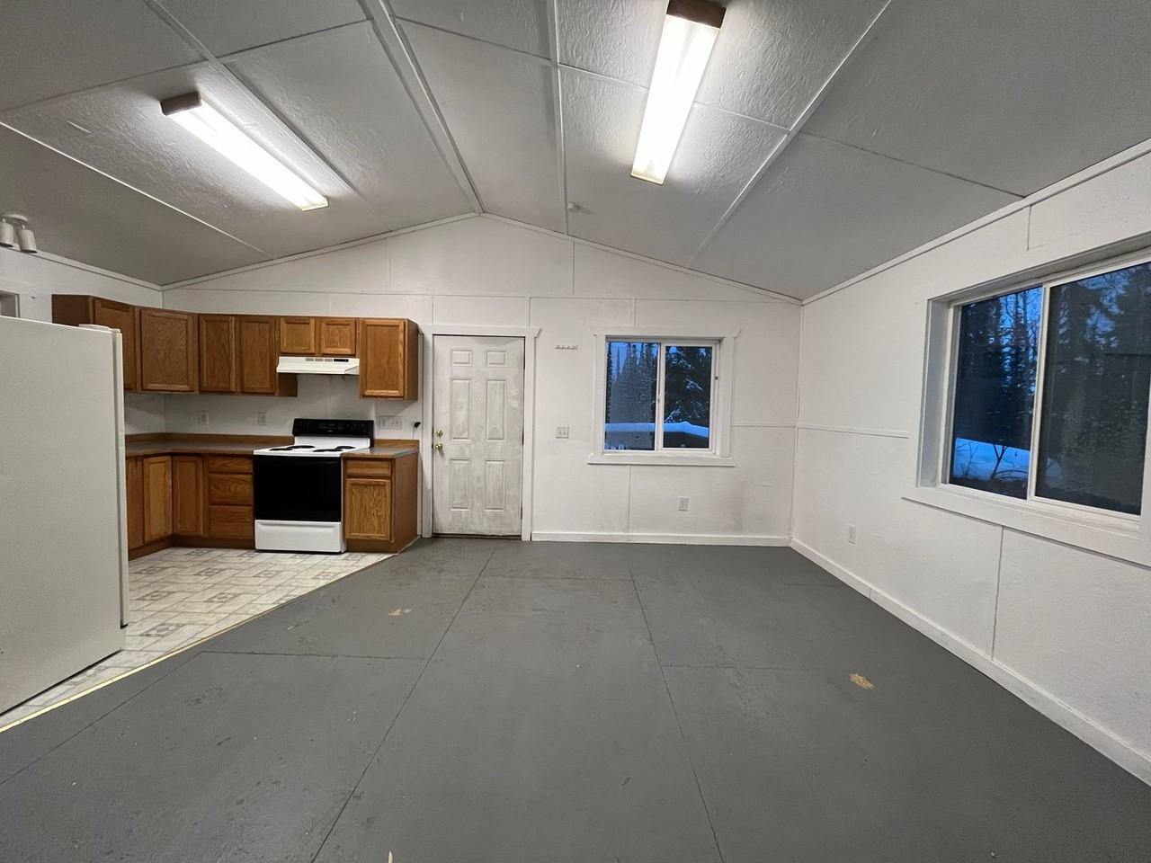 2385 Maria St - Photo 2 of 9