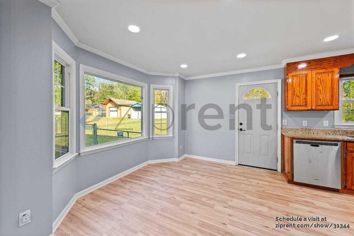 2502 Foxworth Dr - Photo 5 of 20