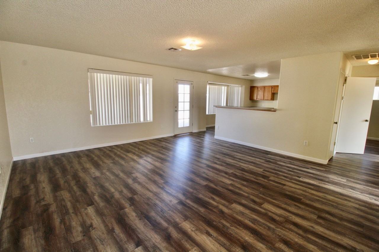 11268 E 25th St - Photo 2 of 18