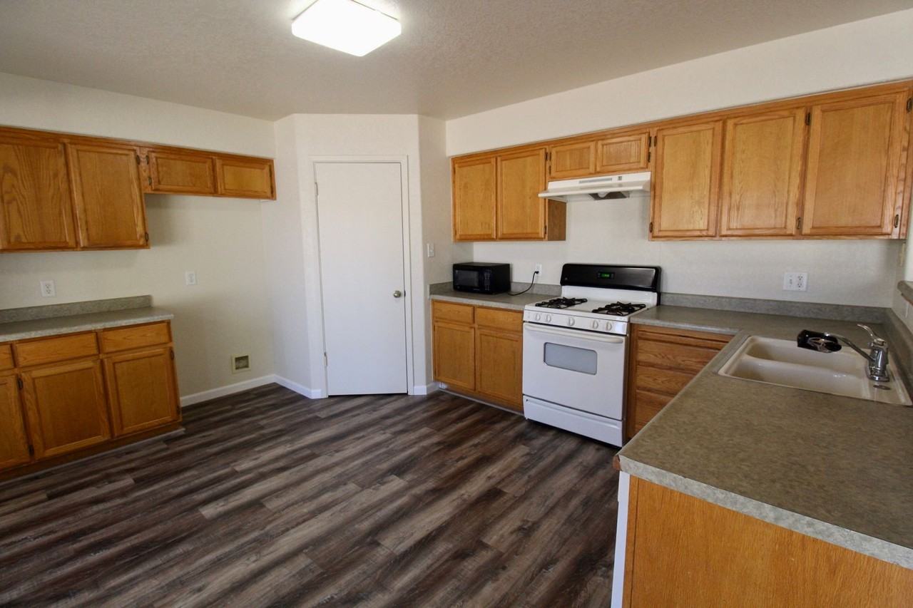 11268 E 25th St - Photo 3 of 18