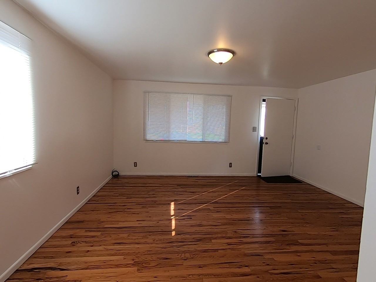 3390 Euclid Ave - Photo 2 of 19