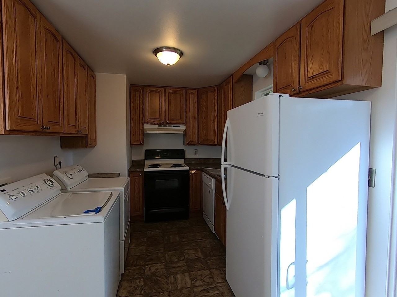 3390 Euclid Ave - Photo 6 of 19