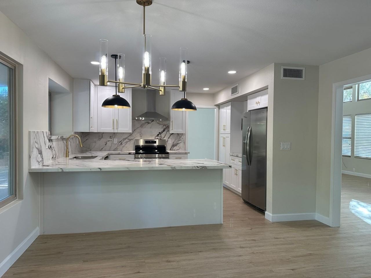 5670 E Hartford Ave - Photo 3 of 28