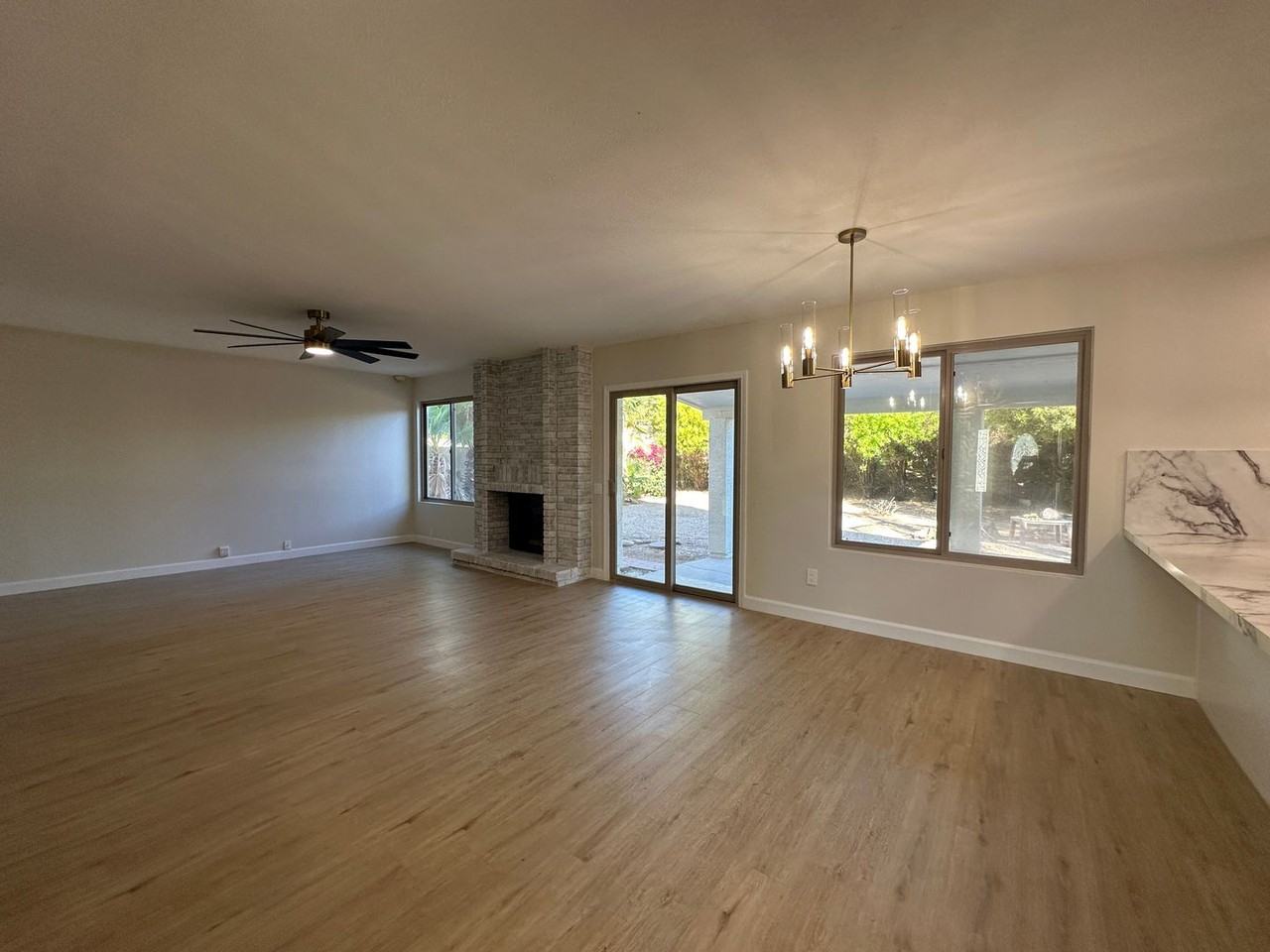 5670 E Hartford Ave - Photo 7 of 28