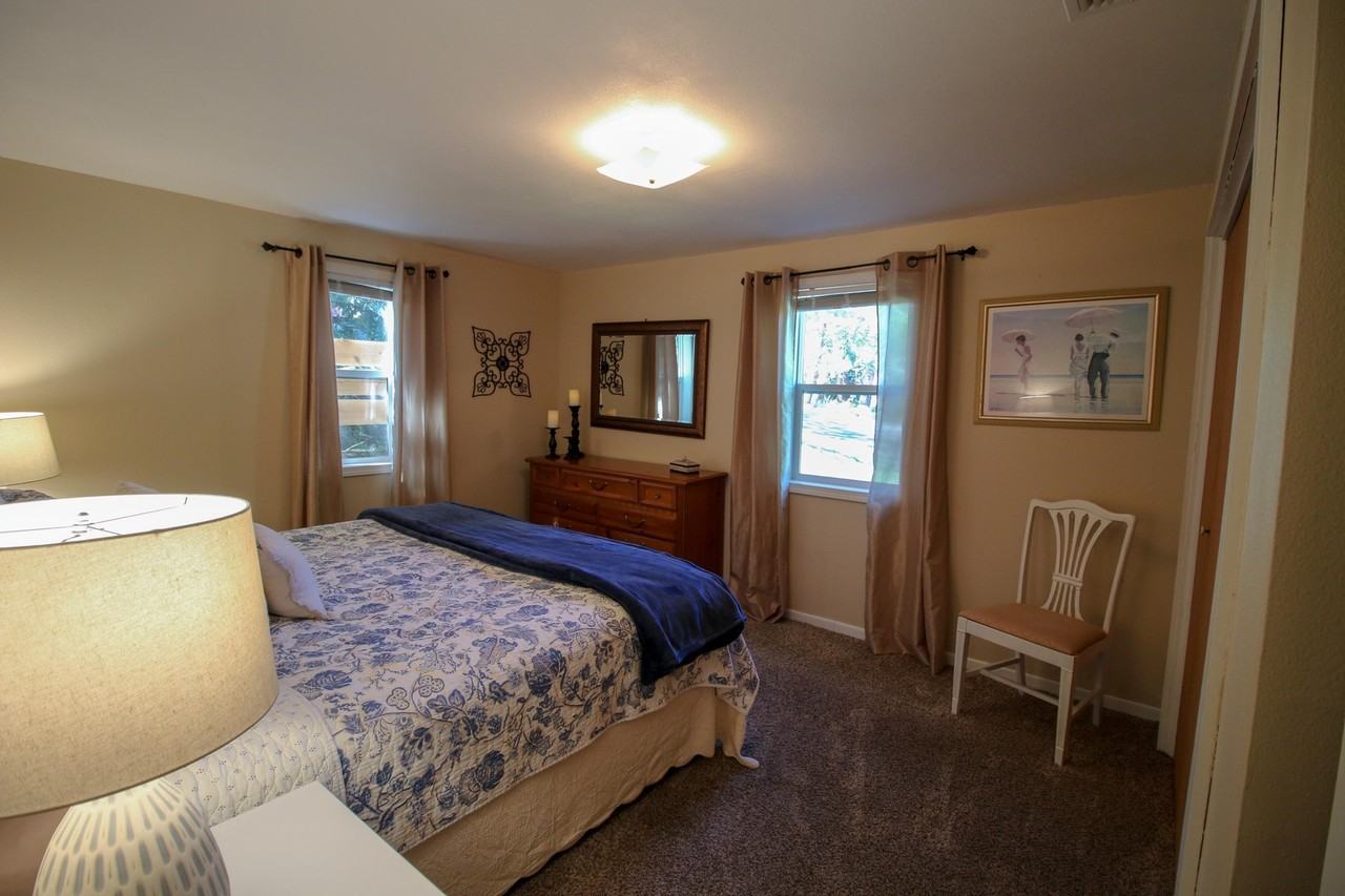 355 W Oak St - Photo 7 of 31