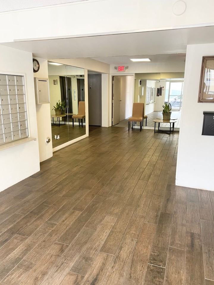 98 Moanalua Road - Photo 2 of 11