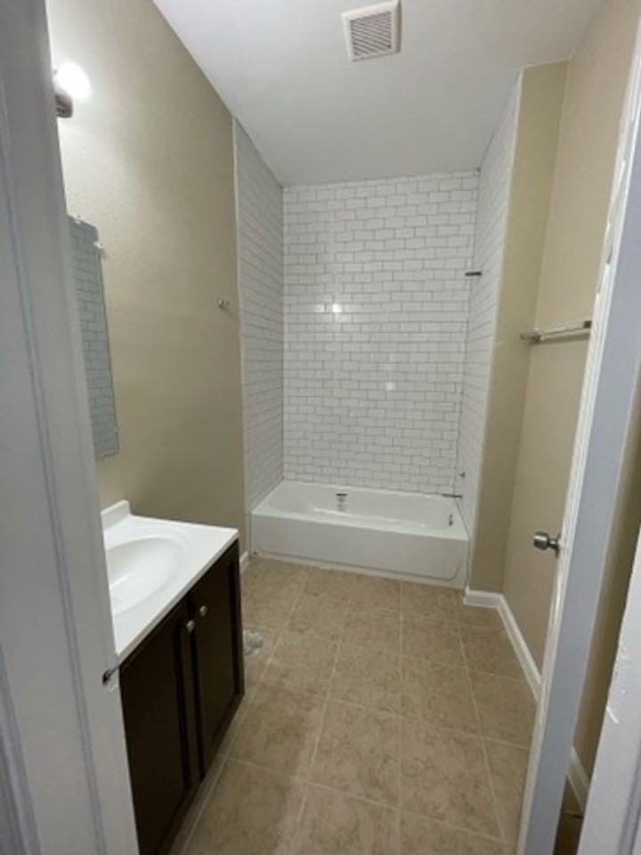 815 Fulton St - Photo 3 of 10