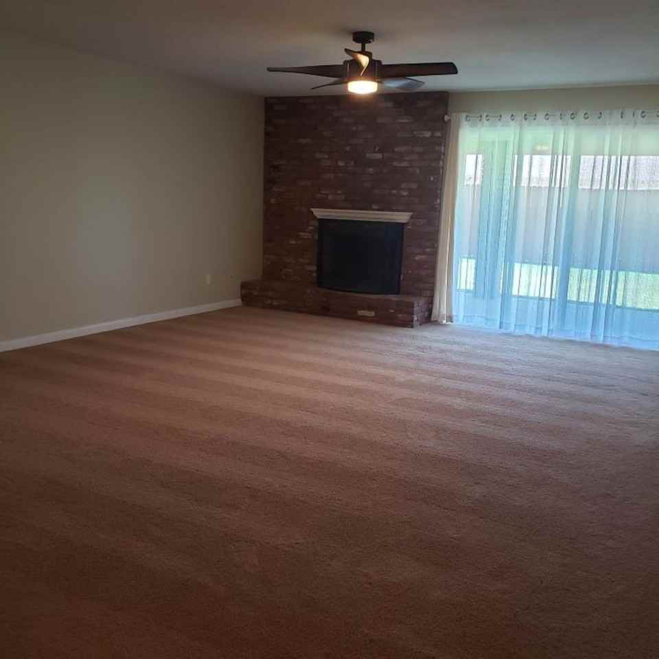 700 Hewlett St - Photo 2 of 7