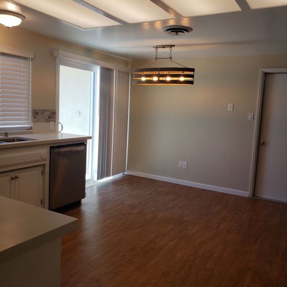 700 Hewlett St - Photo 3 of 7