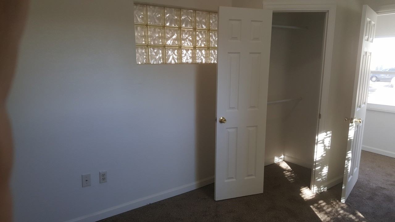 218 E Main St - Photo 4 of 20