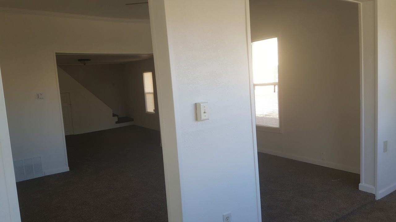 218 E Main St - Photo 5 of 20