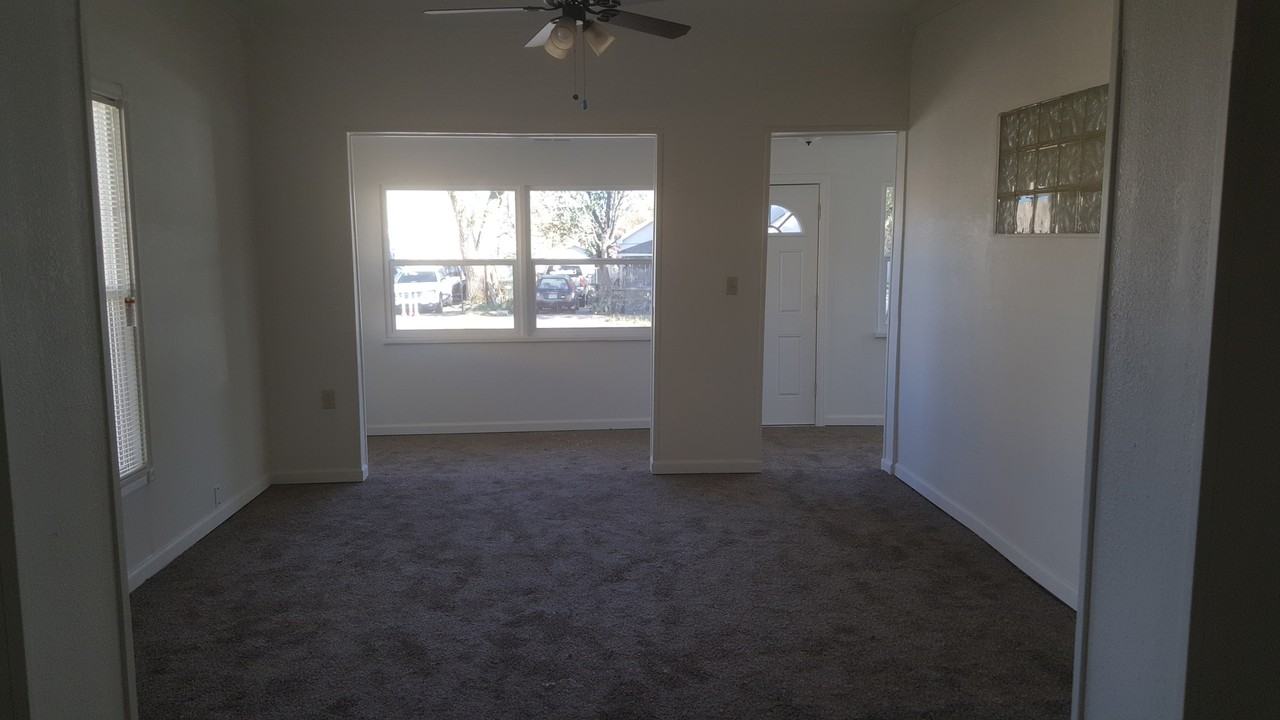 218 E Main St - Photo 6 of 20