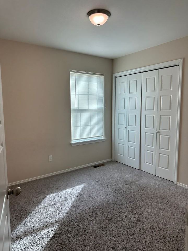 2507 Empire Ave - Photo 6 of 11