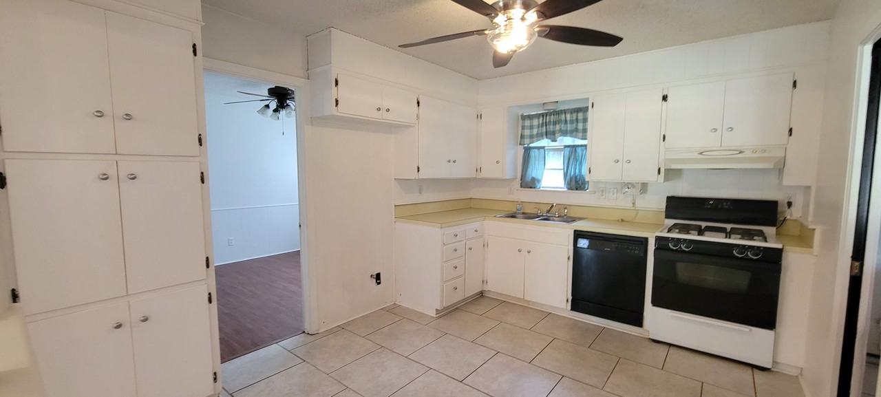 644 Kings Towne Pl - Photo 2 of 23