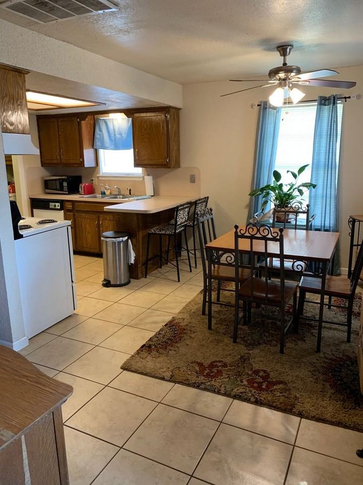 9804 Larkspur Ln - Photo 3 of 10