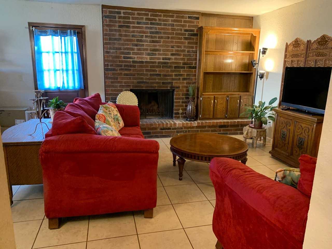 9804 Larkspur Ln - Photo 4 of 10