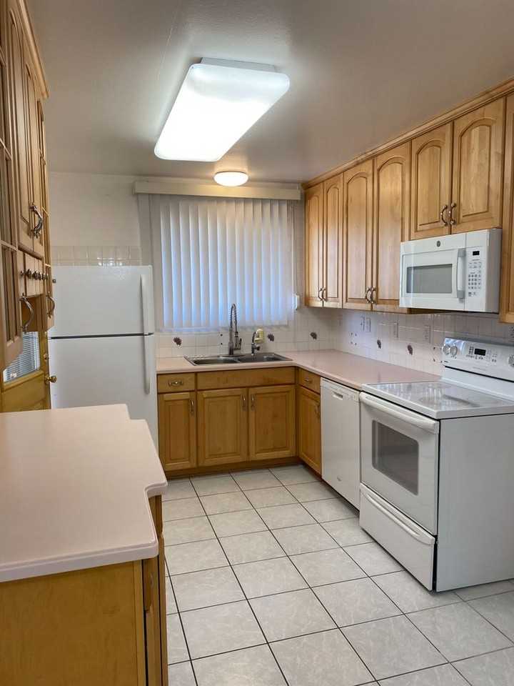 10651 W Connecticut Ave - Photo 3 of 19