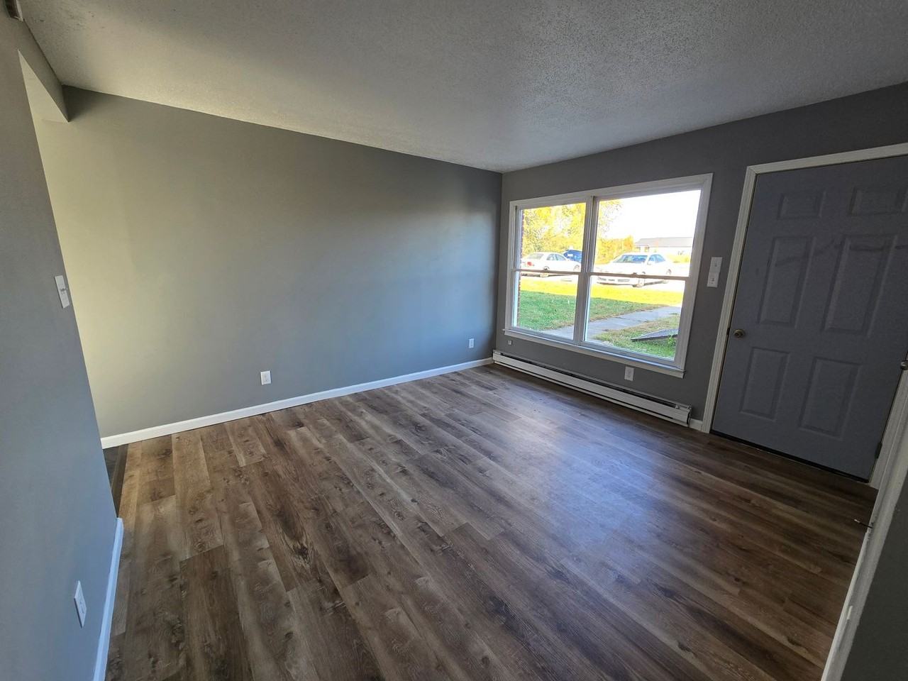 1503 S Division St - Photo 3 of 11