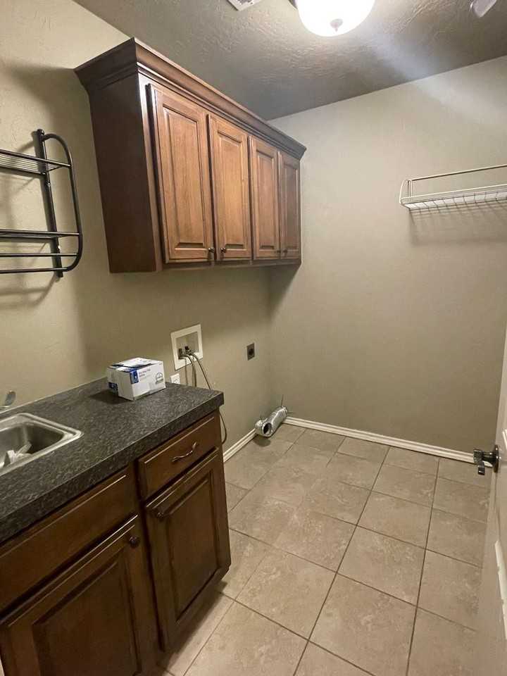 5415 Roadrunner Dr - Photo 3 of 10