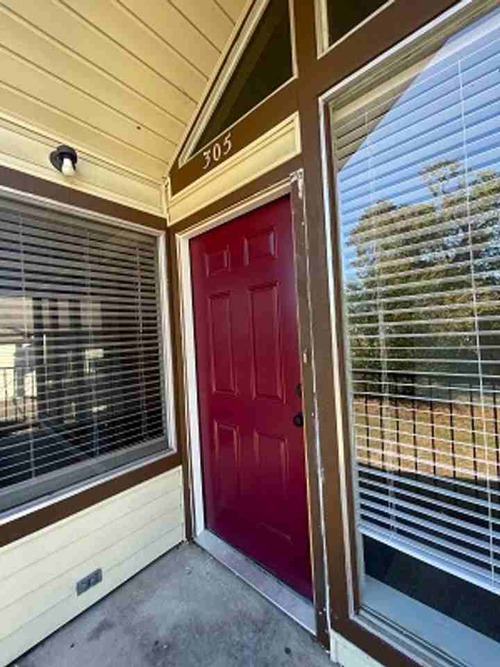 908 Pearl St - Photo 2 of 11