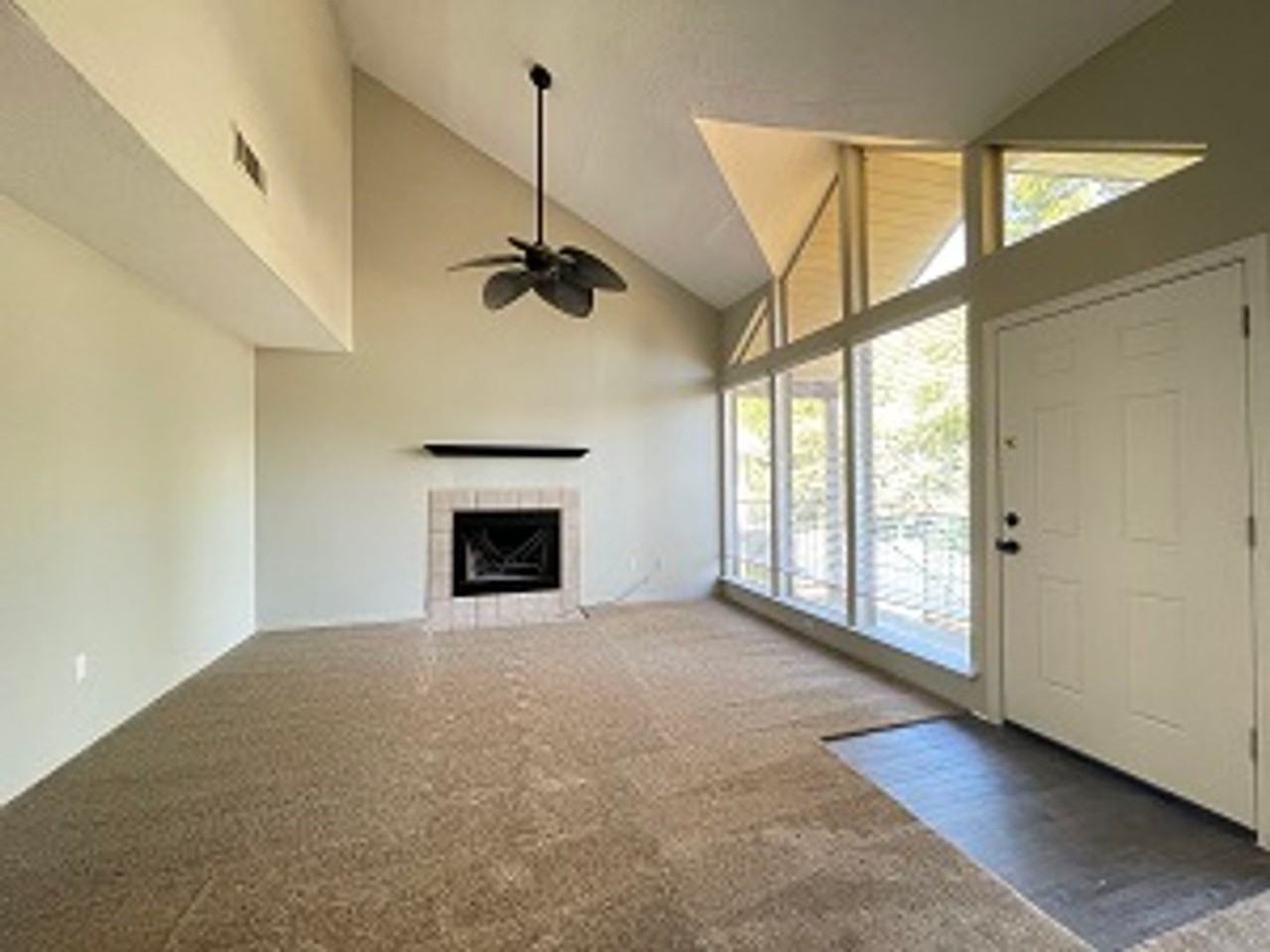 908 Pearl St - Photo 3 of 11