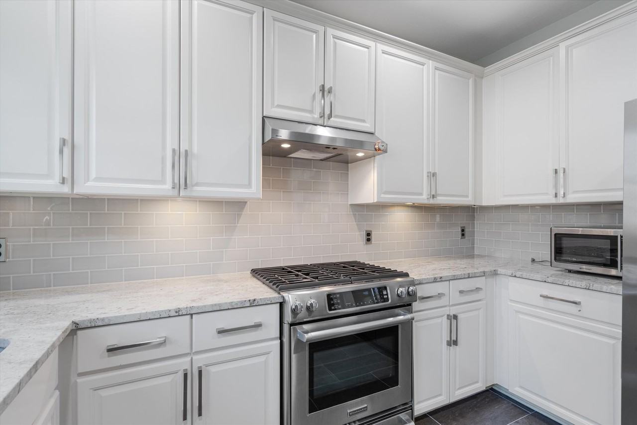 1011 Brodie St #10 - Photo 7 of 35