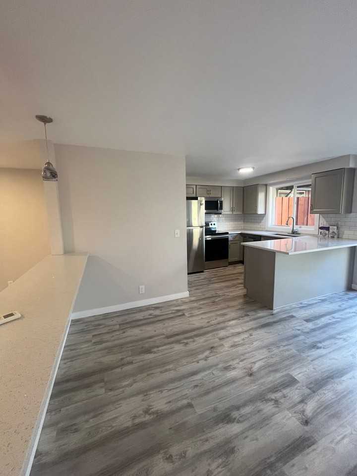 2762 Gilham Rd - Photo 2 of 20